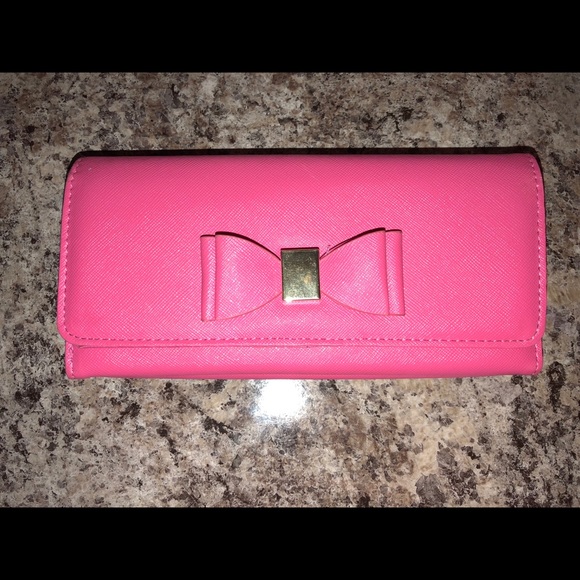pink wallet - Picture 1 of 2